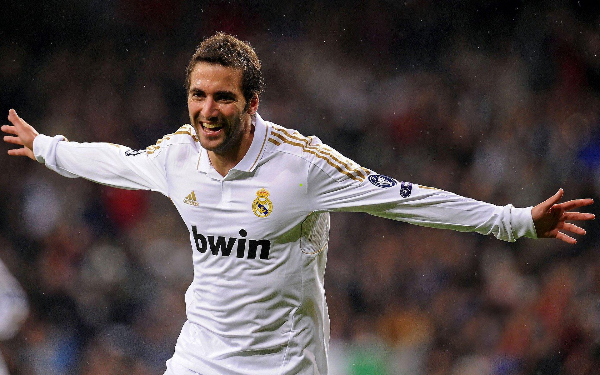 英超第12轮激战落幕,利物浦惨败收场,纽卡斯尔爆冷制胜,转会市场风波再起